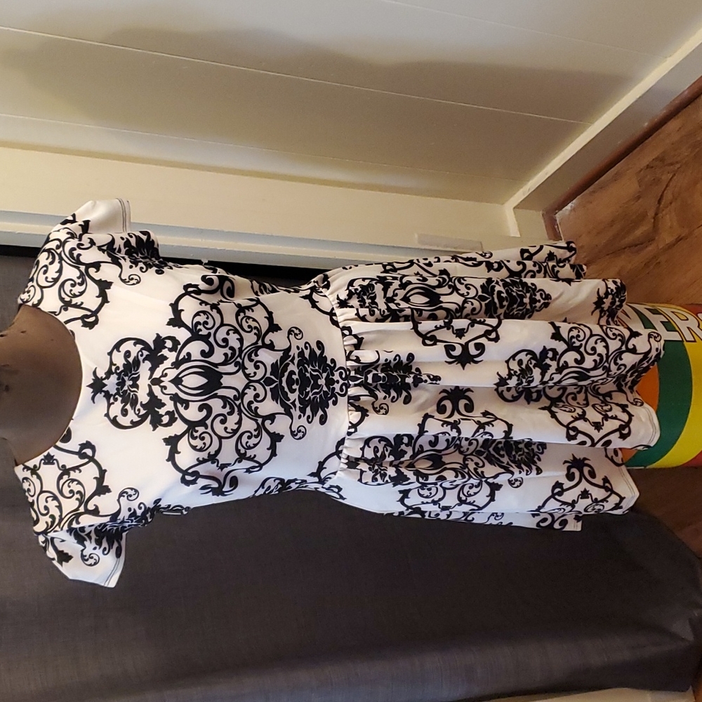 Black and white swirl print dress